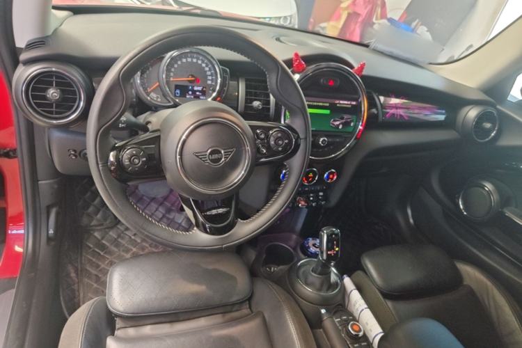 Used MINI 2019 1.5T COOPER Artist Center Console