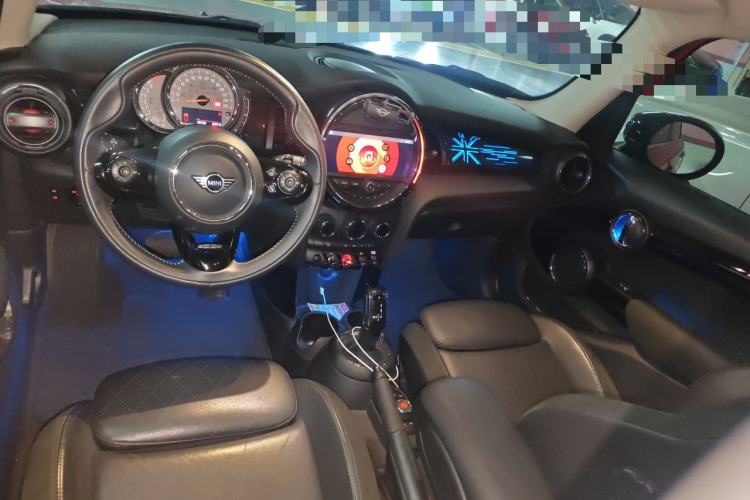 Used MINI 2019 1.5T COOPER Artist Five-Door Edition Center Console