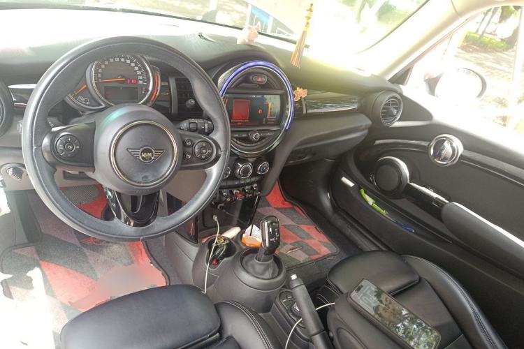 Used MINI 2019 1.5T COOPER Artist Center Console