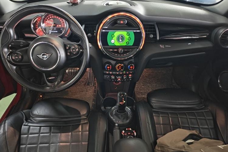 Used MINI 2019 1.5T COOPER Racing Edition Five-Door Model Center Console