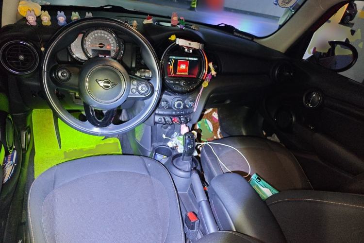 Used MINI 2019 1.5T ONE Five-Door Edition Center Console