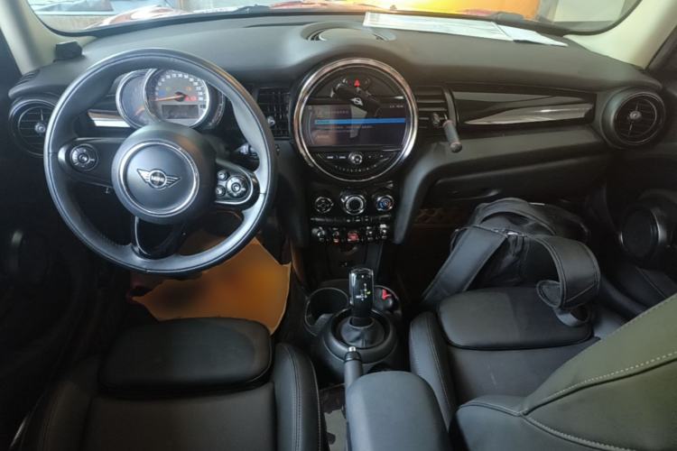 Used MINI 2019 1.5T COOPER Classic Edition Five-Door Version Center Console