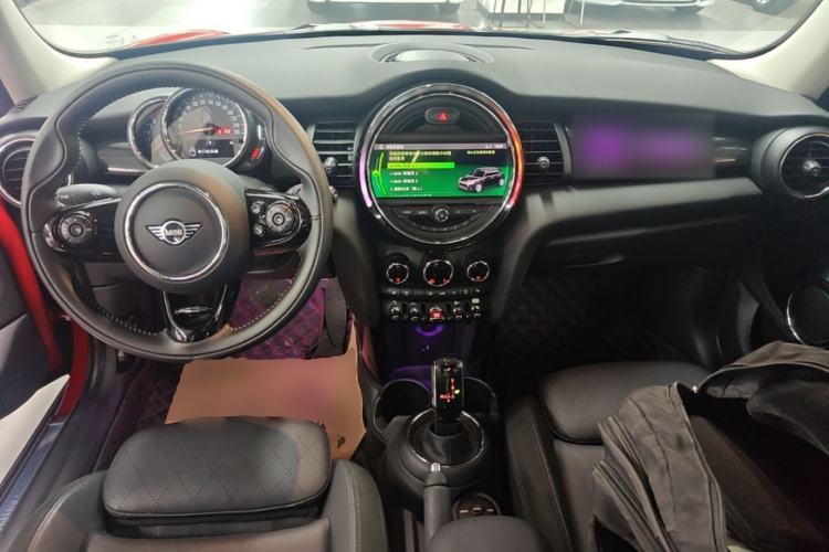 Used MINI 2019 1.5T COOPER Artist Five-Door Edition Center Console