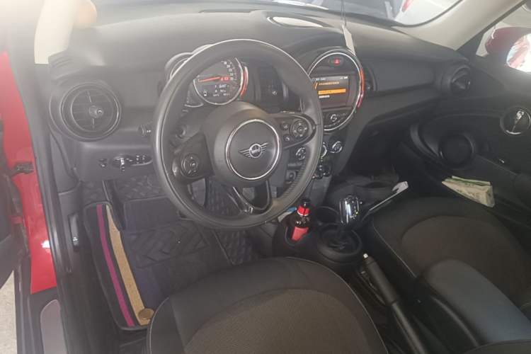 Used MINI 2019 1.5T ONE Center Console