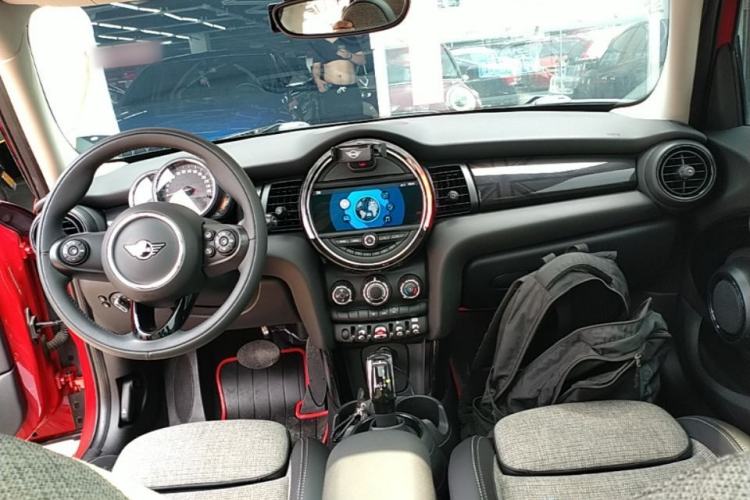 Used MINI 2019 1.5T COOPER Classic Edition Five-Door Version Center Console