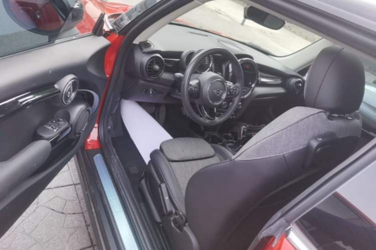 Used MINI 2019 1.5T COOPER Classic Edition Driver Seat