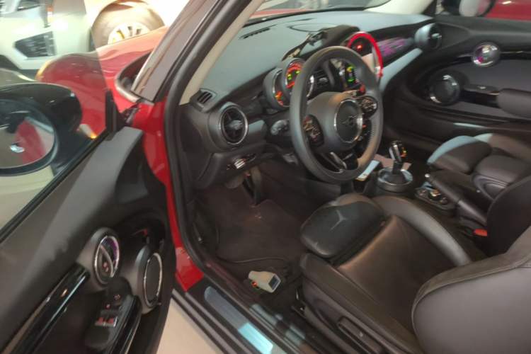 Used MINI 2019 1.5T COOPER Artist Driver Seat