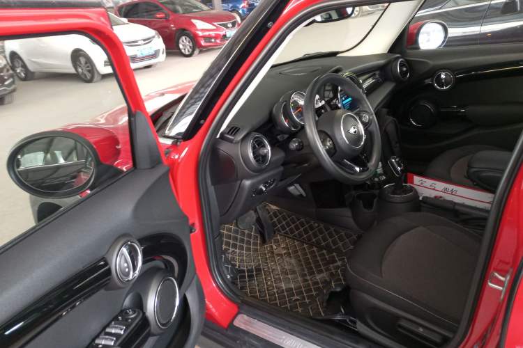 Used MINI 2019 1.5T ONE PLUS Five-Door Edition Driver Seat