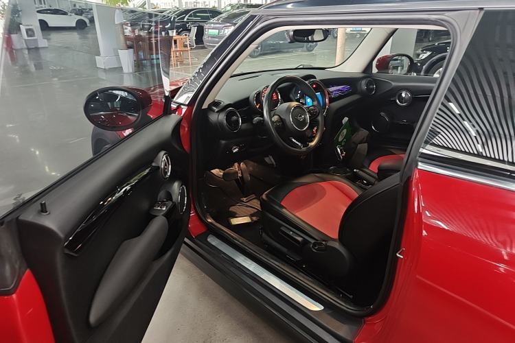 Used MINI 2019 1.5T ONE PLUS Driver Seat