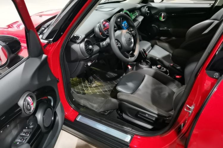 Used MINI 2019 1.5T COOPER Artist Five-Door Edition Driver Seat