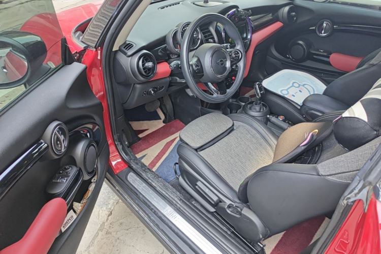 Used MINI 2019 1.5T COOPER Classic Edition Driver Seat