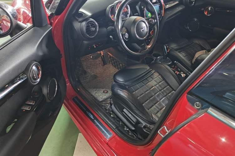 Used MINI 2019 1.5T COOPER Racing Edition Five-Door Model Driver Seat