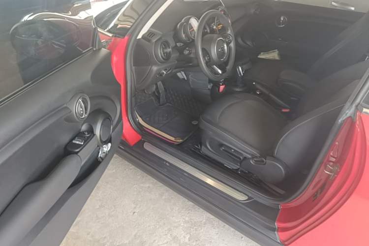 Used MINI 2019 1.5T ONE Driver Seat