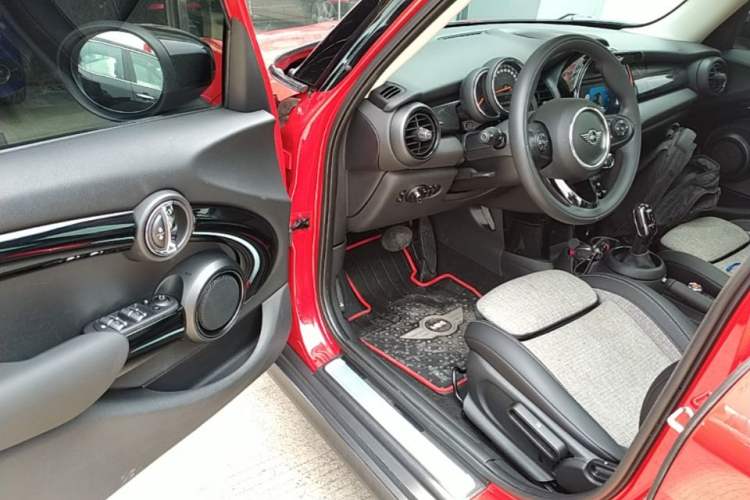 Used MINI 2019 1.5T COOPER Classic Edition Five-Door Version Driver Seat