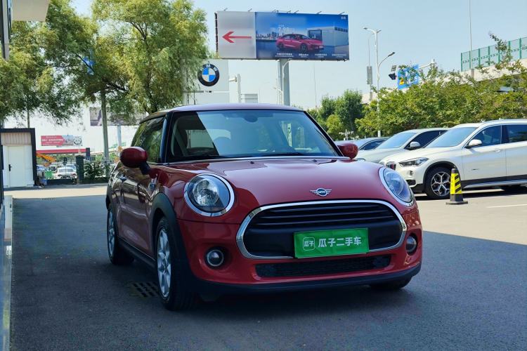 Used MINI 2019 1.5T ONE Front Right 45 Deg
