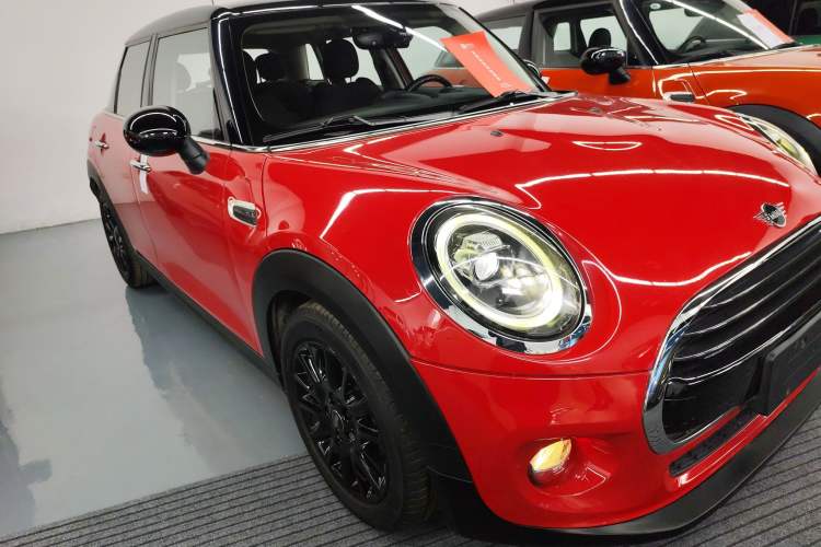 Used MINI 2019 1.5T COOPER Classic Edition Five-Door Version Front Right 45 Deg