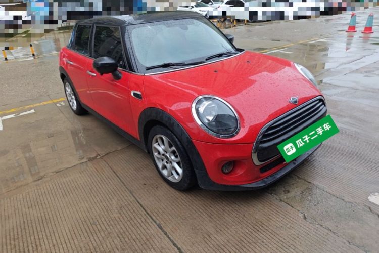 Used MINI 2019 1.5T ONE Five-Door Edition Front Right 45 Deg