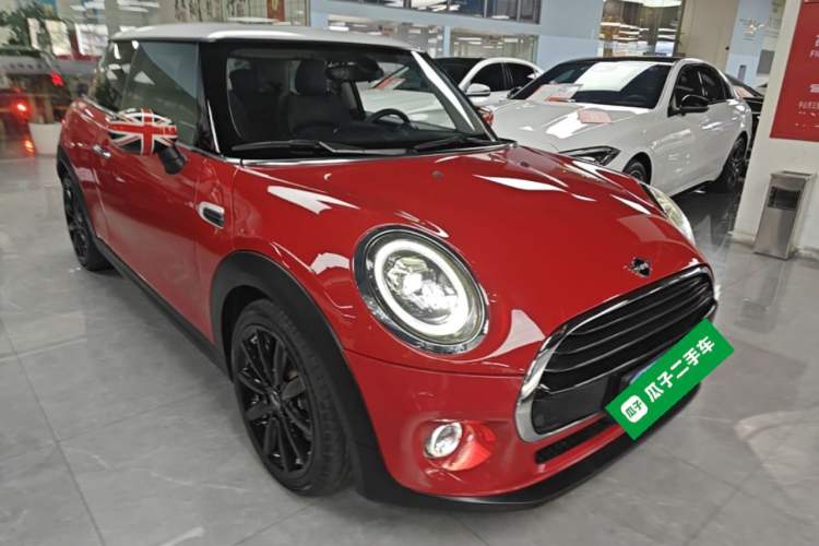 Used MINI 2019 1.5T COOPER Artist Front Right 45 Deg