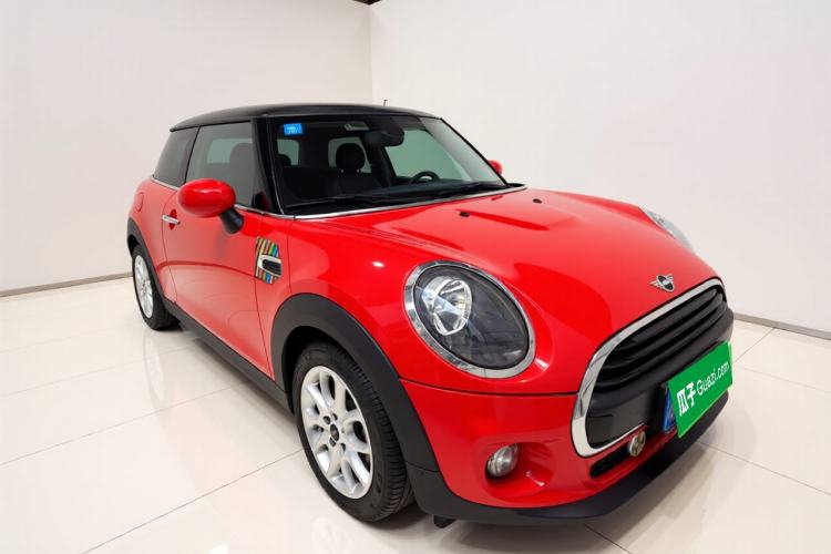 Used MINI 2019 1.5T ONE Front Right 45 Deg
