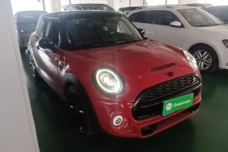 Used MINI 2019 2.0T COOPER S Classic Edition Front Right 45 Deg