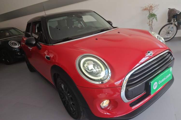 Used MINI 2019 1.5T COOPER Classic Edition Five-Door Version Front Right 45 Deg