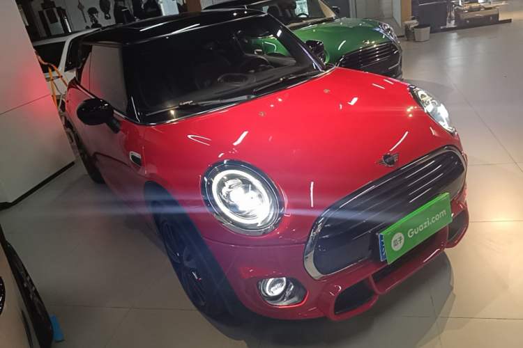 Used MINI 2019 1.5T COOPER Racing Driver Front Right 45 Deg