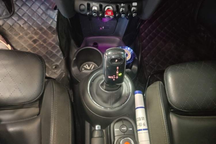 Used MINI 2019 1.5T COOPER Artist Gear Lever