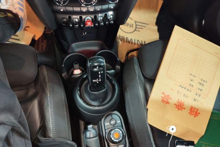 Used MINI 2019 1.5T COOPER Classic Edition Five-Door Version Gear Lever