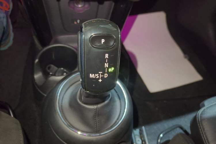 Used MINI 2019 1.5T COOPER Artist Gear Lever