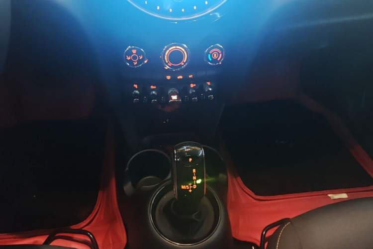 Used MINI 2019 1.5T ONE Five-Door Edition Gear Lever