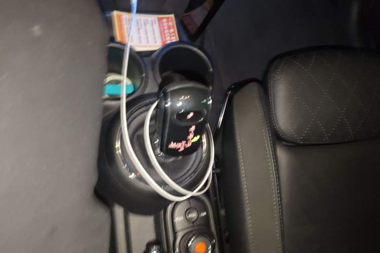 Used MINI 2019 1.5T COOPER Artist Five-Door Edition Gear Lever