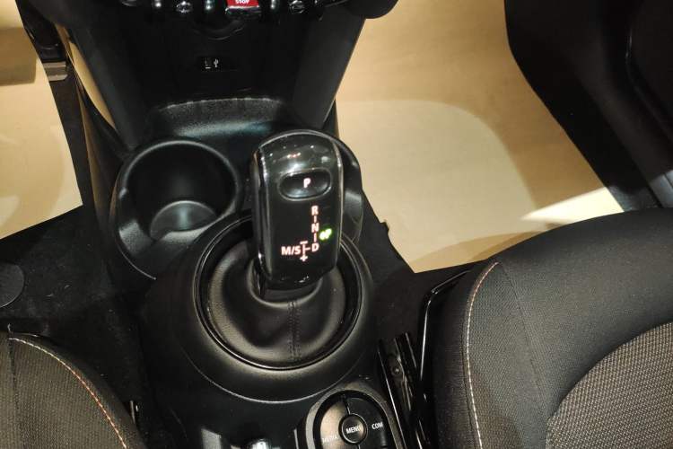 Used MINI 2019 1.5T ONE Five-Door Edition Gear Lever