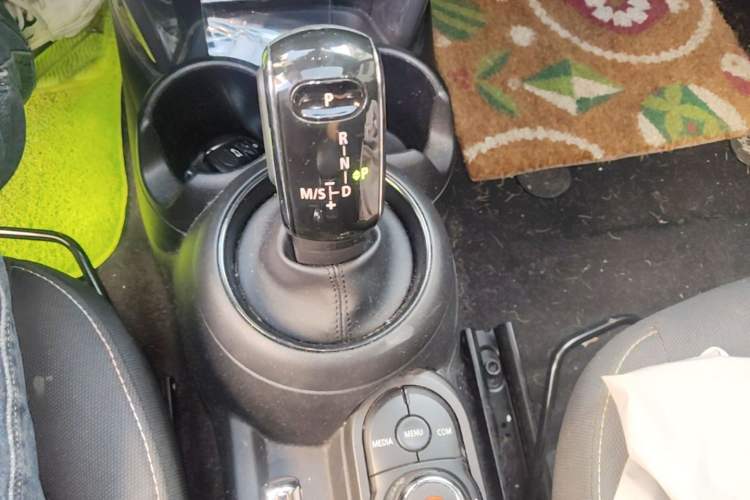 Used MINI 2019 1.5T ONE Five-Door Edition Gear Lever