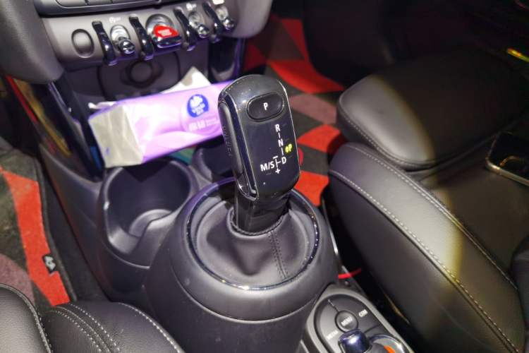Used MINI 2019 1.5T COOPER Artist Gear Lever
