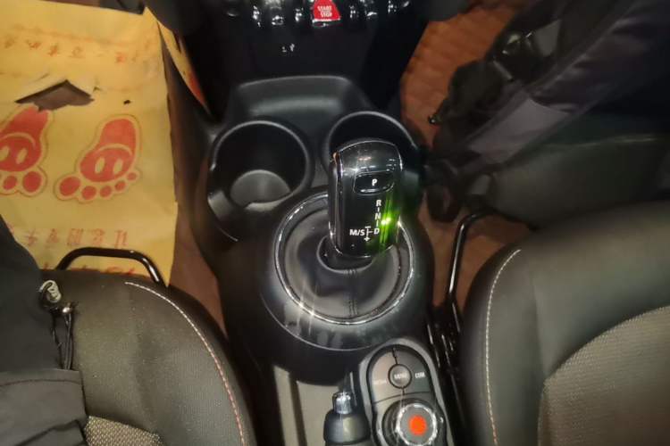 Used MINI 2019 1.5T ONE PLUS Five-Door Edition Gear Lever