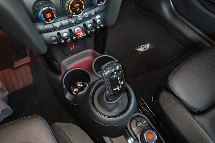Used MINI 2019 1.5T COOPER Artist Gear Lever