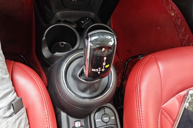 Used MINI 2019 1.5T ONE PLUS Gear Lever
