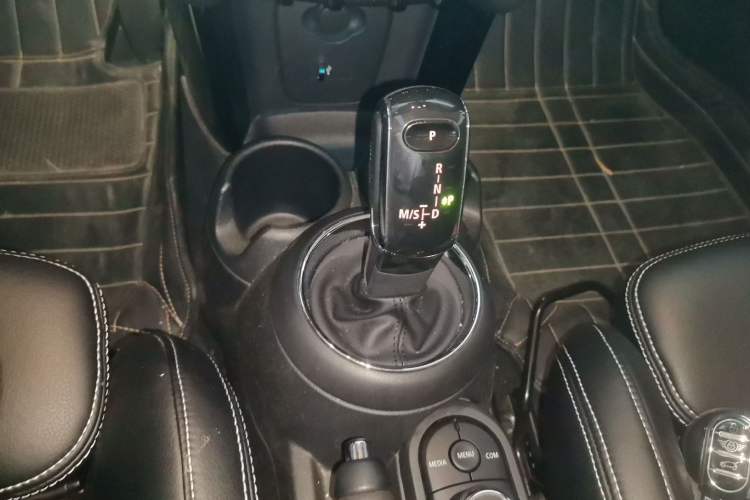 Used MINI 2019 1.5T COOPER CABRIO Temptation Edition Gear Lever