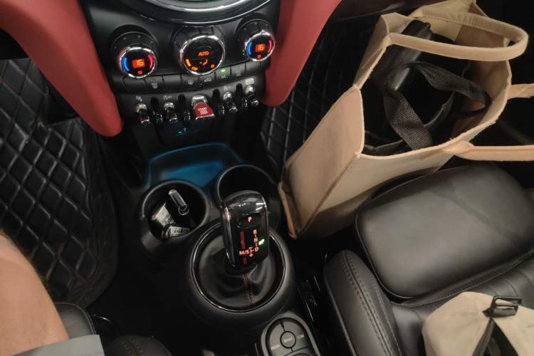 Used MINI 2019 2.0T COOPER S Artist Five-Door Edition Gear Lever