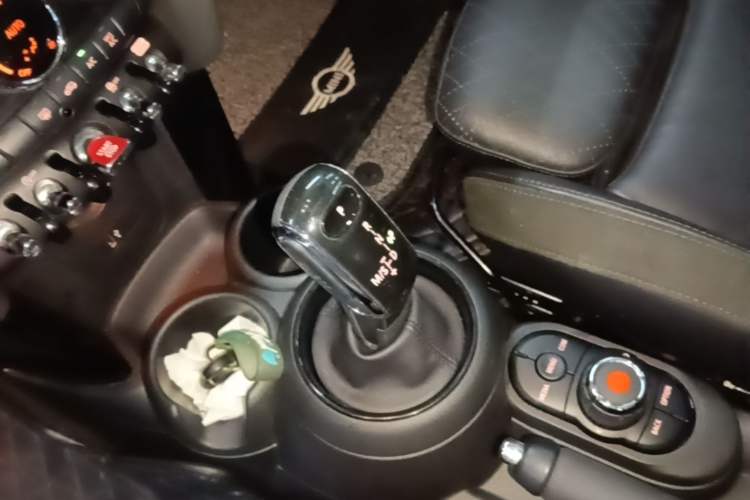 Used MINI 2019 1.5T COOPER Artist Gear Lever