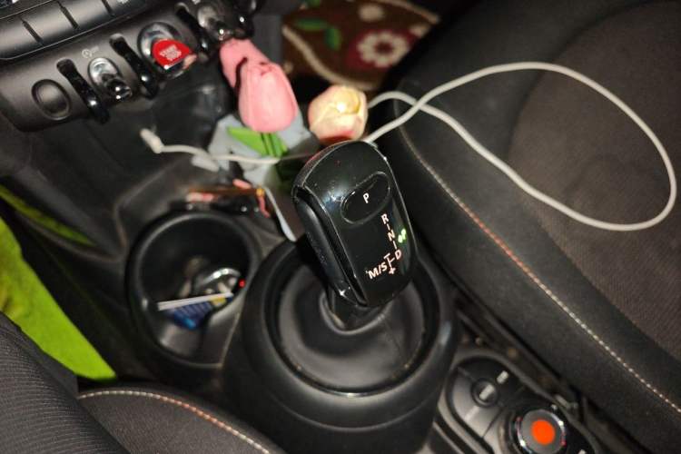 Used MINI 2019 1.5T ONE Five-Door Edition Gear Lever