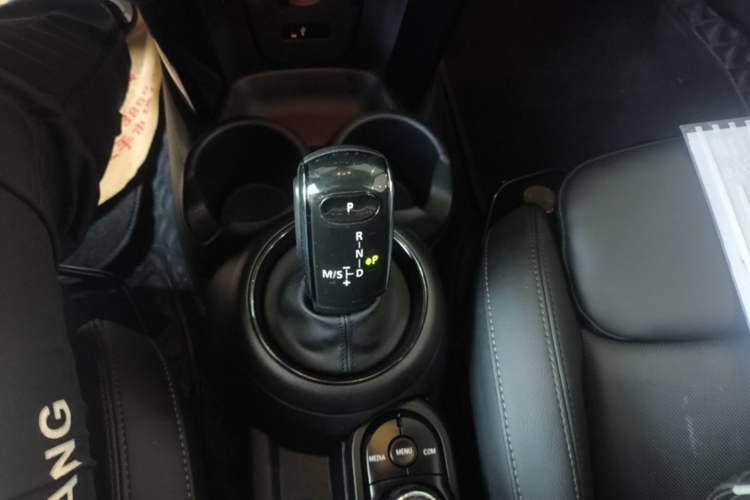 Used MINI 2019 1.5T COOPER Classic Edition Five-Door Version Gear Lever