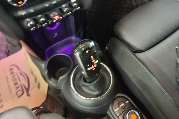 Used MINI 2019 1.5T COOPER Artist Five-Door Edition Gear Lever