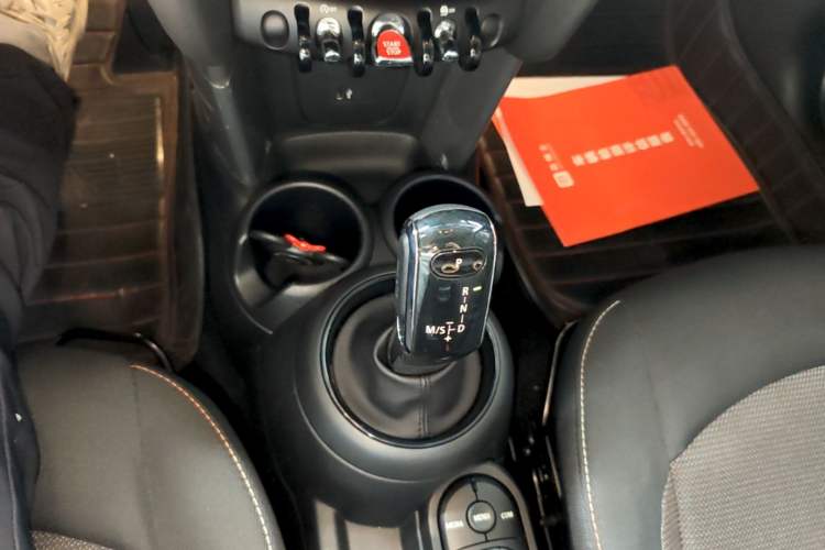 Used MINI 2019 1.5T ONE Five-Door Edition Gear Lever