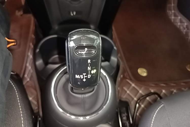 Used MINI 2019 1.5T ONE PLUS Gear Lever