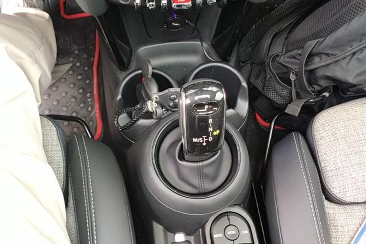 Used MINI 2019 1.5T COOPER Classic Edition Five-Door Version Gear Lever