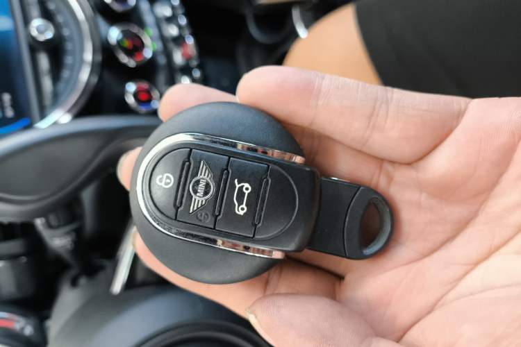 Used MINI 2019 1.5T COOPER CABRIO Artist Interior 1