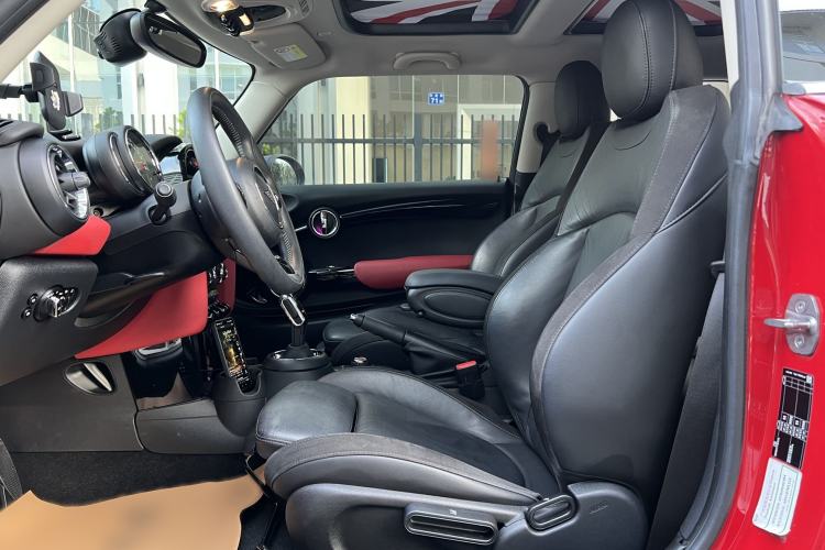 Used MINI 2019 1.5T COOPER Artist Interior 1