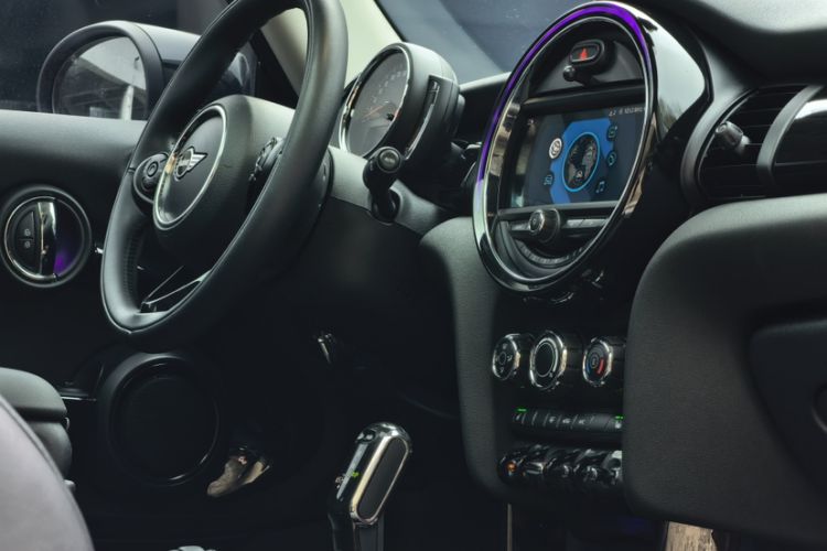 Used MINI 2019 1.5T COOPER Classic Edition Interior 1