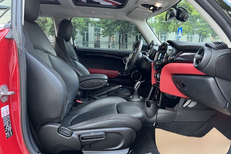 Used MINI 2019 1.5T COOPER Artist Interior 2